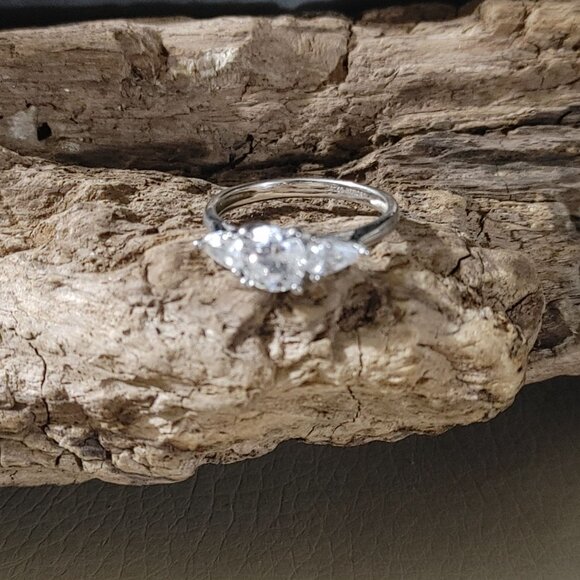 Jeulia Engagement 925 Sterling Silver Ring Round Pear Shaped Three Stone Size 9 - Picture 14 of 14